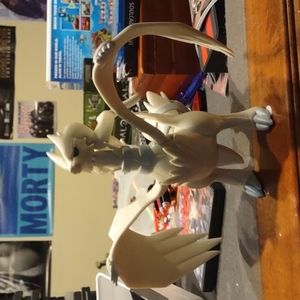 Reshiram Pokemon statue